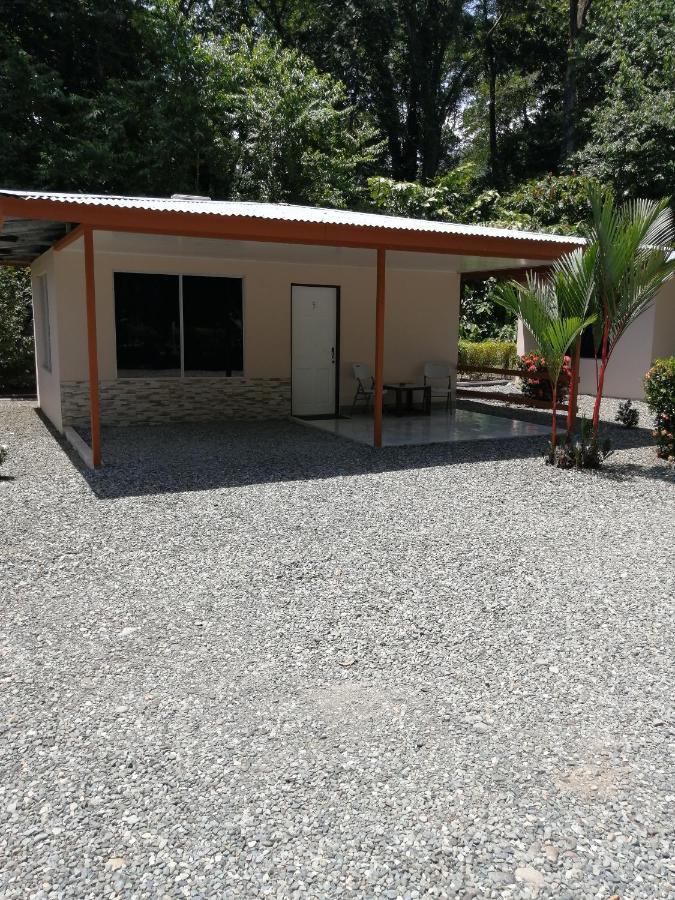 Puerto Vargas Lodge Cahuita Exterior photo