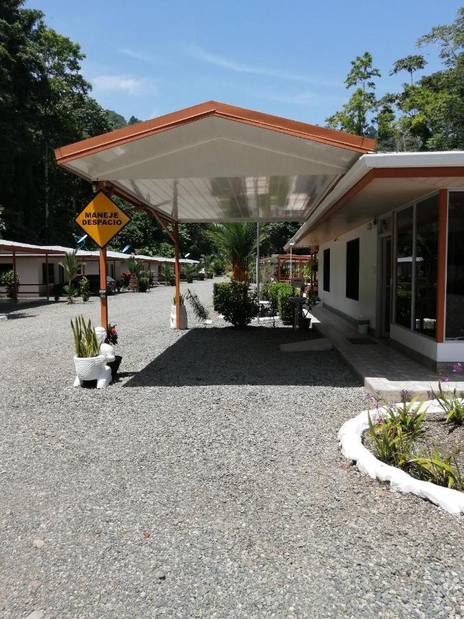 Puerto Vargas Lodge Cahuita Exterior photo