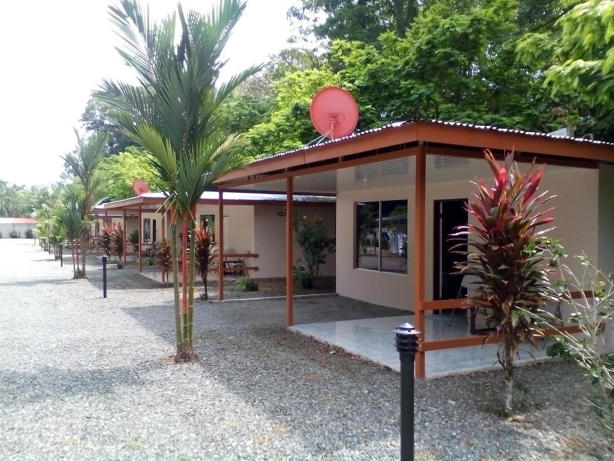 Puerto Vargas Lodge Cahuita Exterior photo