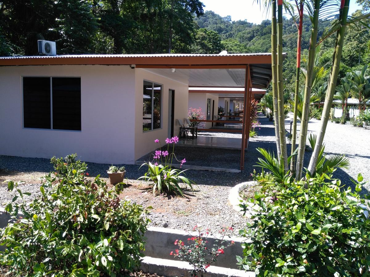 Puerto Vargas Lodge Cahuita Exterior photo